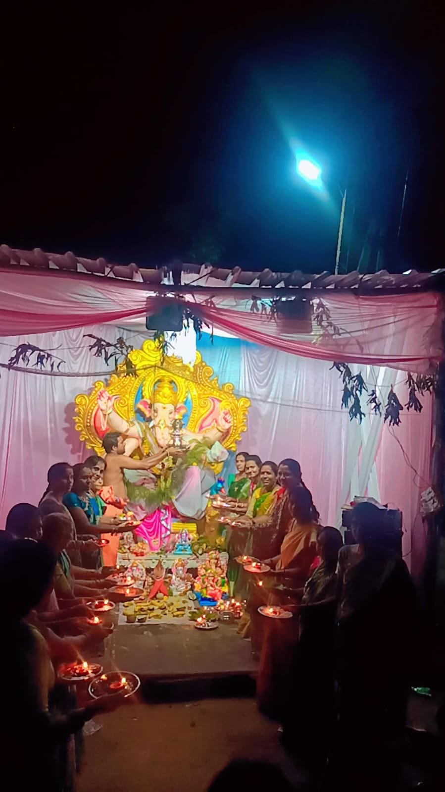 కేశవపట్నం దేవసేన గ్రూప్ ఆధ్వర్యంలో గణపతికి మహా కుంభహారతి